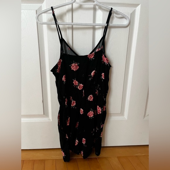 H&M Flower Romper - Picture 3 of 3